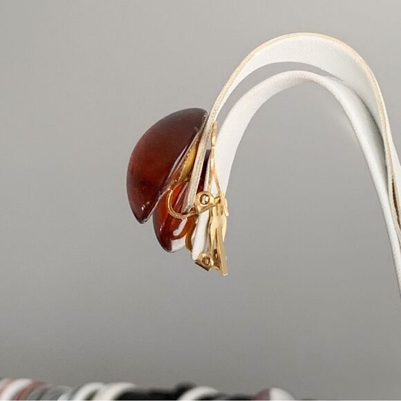 Vintage swirled root beer apple juice Bakelite amber dome clip on button earring - Picture 14 of 16